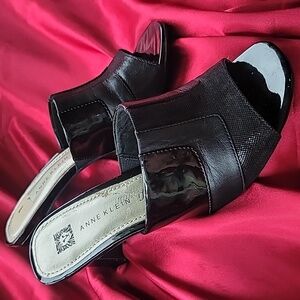 ANNE KLEIN sz7.5 sandal pump block heel patent & snake print